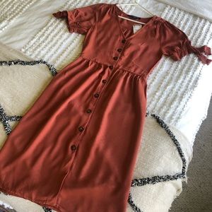 NWT: Midi Botton Down Dress with sleeve ties